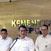 andi_amran_sulaiman_150514_square_small