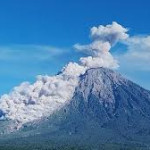 Gunung Semeru Kembali Erupsi, Luncurkan Kolom Abu Hingga 1,2 Kilometer