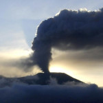 Gunung Marapi Kembali Mengamuk, Kolom Abu Setinggi 1,6 Kilometer Membubung ke Langit Sumbar