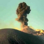 Gunung Ile Lewotolok Erupsi Lagi, Semburkan Kolom Abu Setinggi 600 Meter