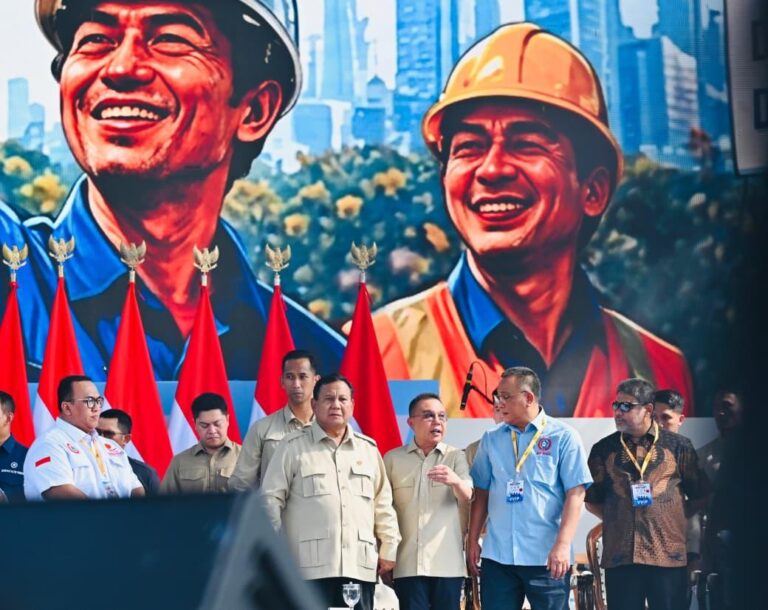 Prabowo Tegaskan Pentingnya Program Makan Bergizi Gratis di Hadapan Ribuan Buruh