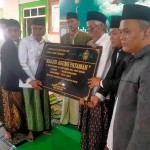 LTM NU Jateng Berikan Prasasti Masjid Agung Payaman Sebagai Masjid Bersejarah NU