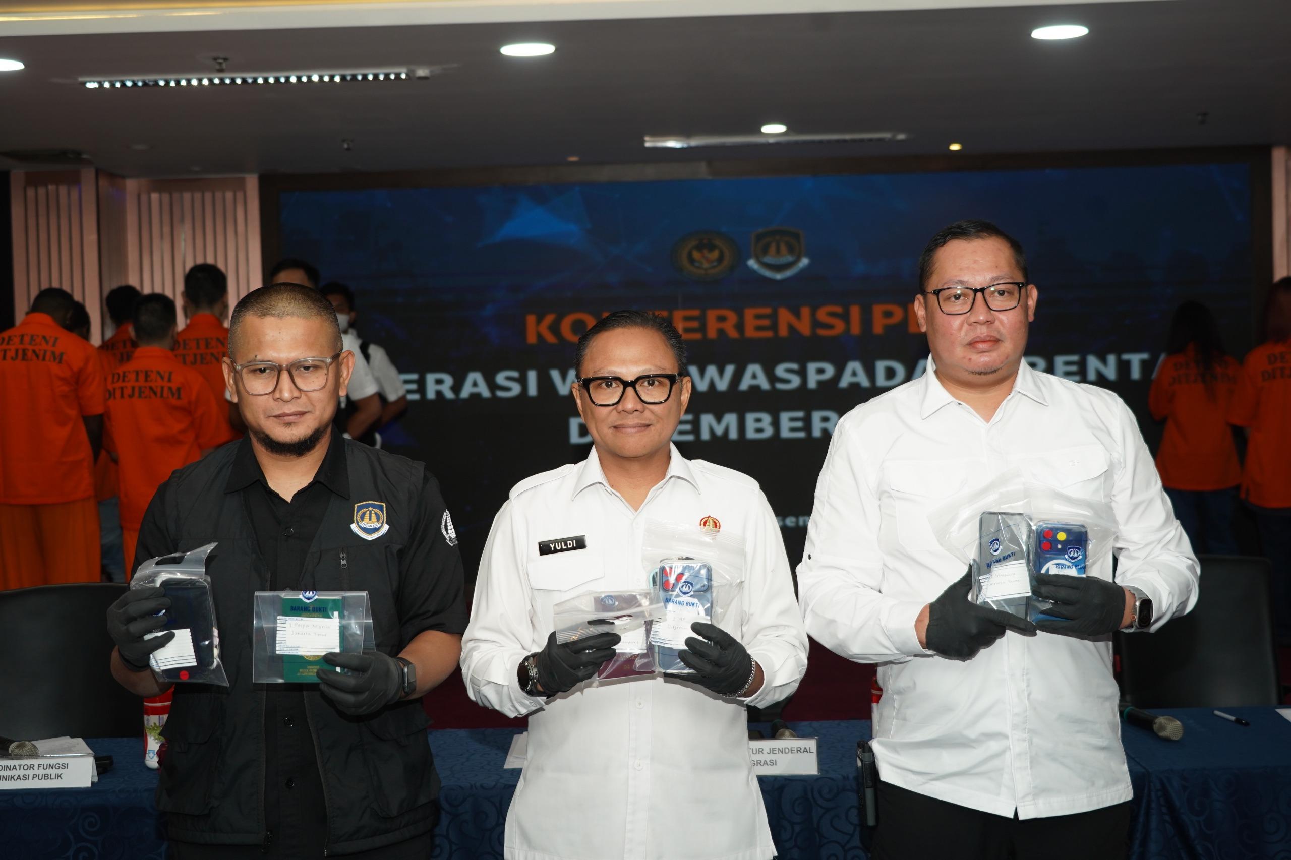 Sikat Habis Praktik Pungli, Pemerintah Hapus Jalur Cepat Izin Tinggal WNA