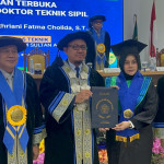 Teliti Tentang Perilaku Beton Self Compacting Concrete, Nur Fithriani Fatma Cholida Raih Doktor