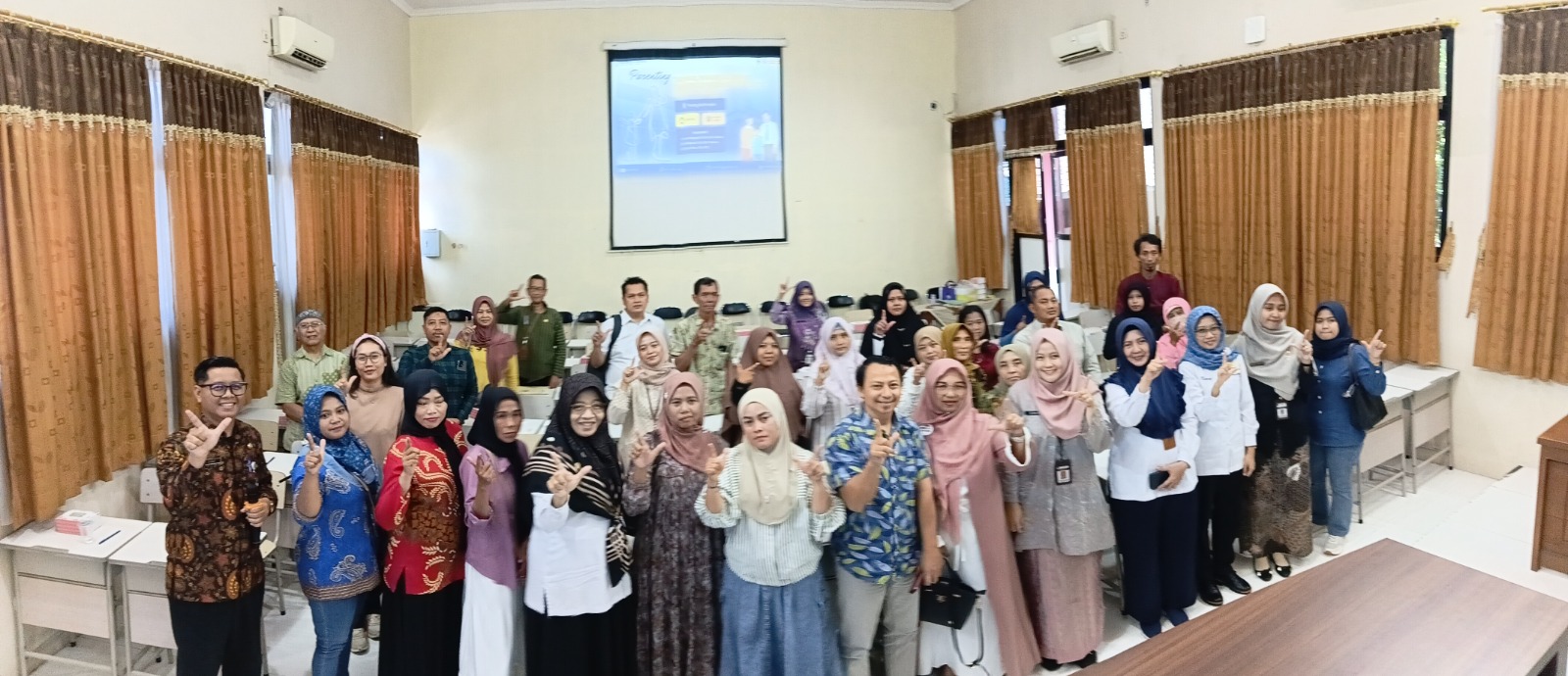 Tim PkM Psikologi USM Beri Tips Orang Tua SMAN 15 Semarang Hadapi Masalah Remaja