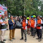 Ratusan Relawan Lintas Daerah Sapu 250 Kg Sampah di Gunung Merbabu Pasca-HUT RI